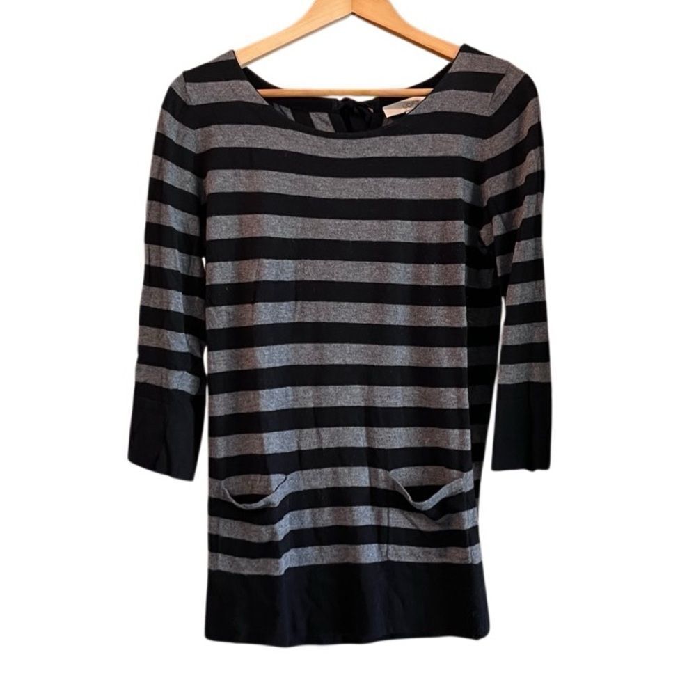 Ann Taylor LOFT Black & Gray Striped Top – Size M
